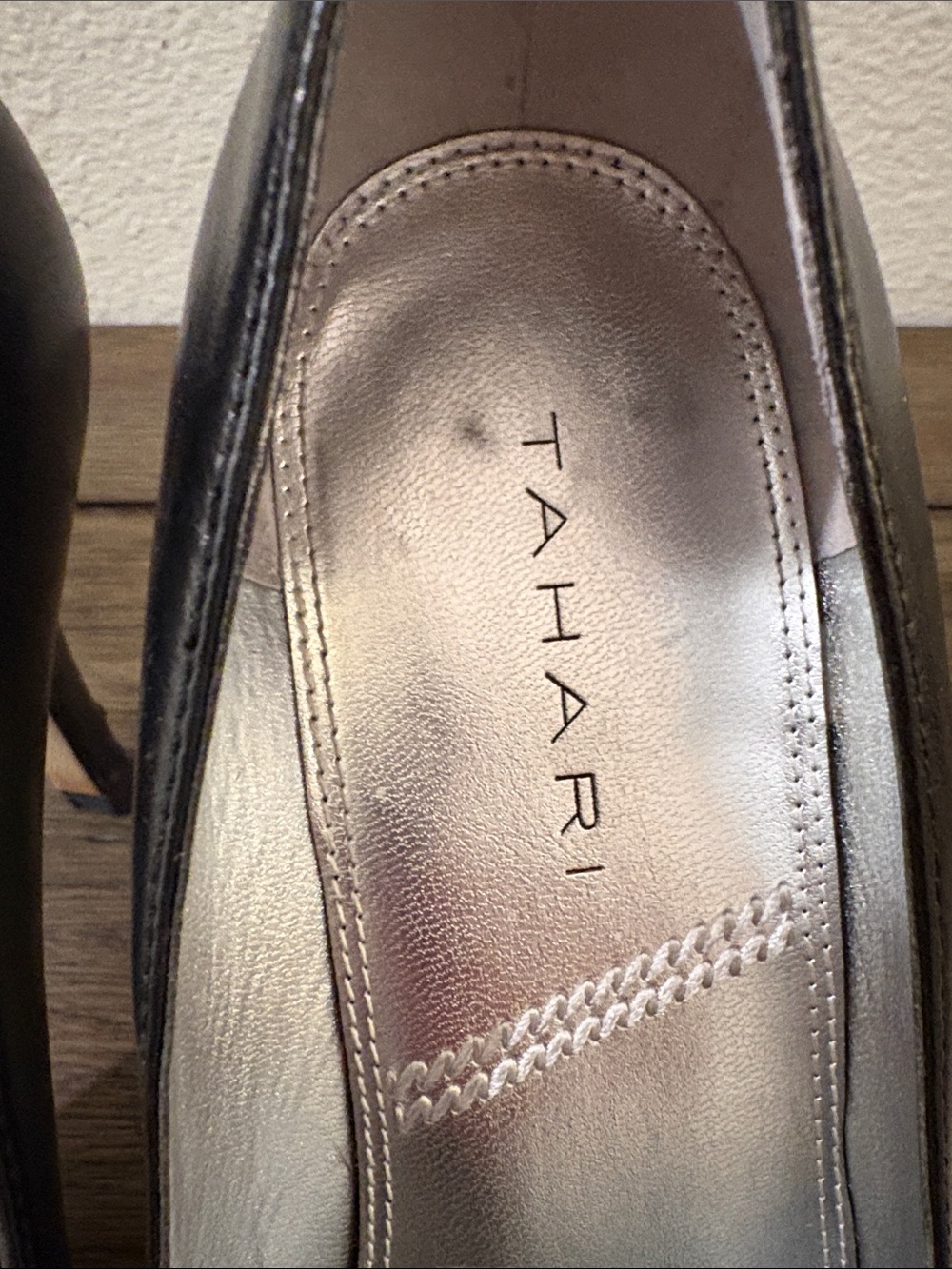[Tahari] Black Leather High Heels Pumps Stilettos Rounded Toe Women’s 8 - Picture 7 of 11
